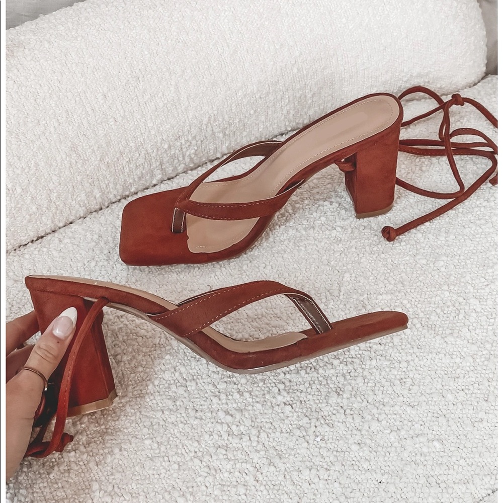 Amazing lace sandals